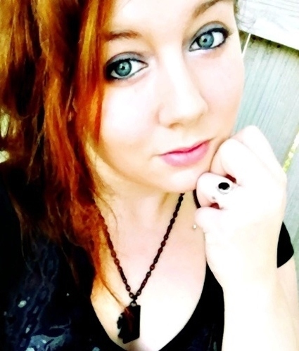 schwee. 19. magic n00b. ac fanatic. tattoos. piercings. generic chick.