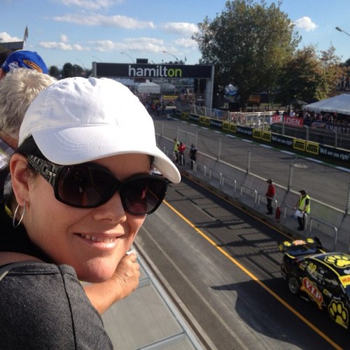 SqueakDee's profile picture. 