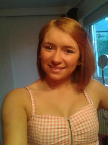 heyy am 15 follow me and il follow back :-)