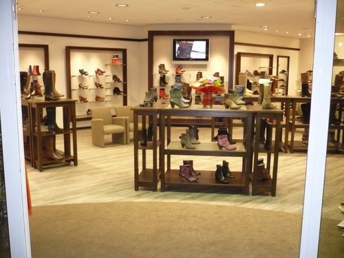 De mooiste collectie schoenen met de bekendste merken vindt u bij
Steendijk Modeschoenen in Twello.
