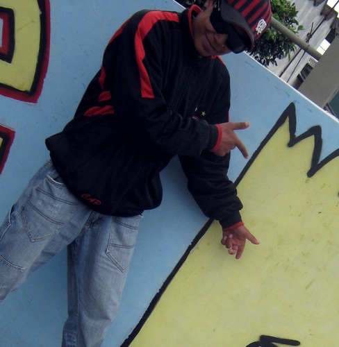 , iaê @_minafirmeza aqui epá , só pra consta que o Japa é só  MEU  e de ngm mais *-*' rÁ te amo irmão e é sempre nz s2 '
