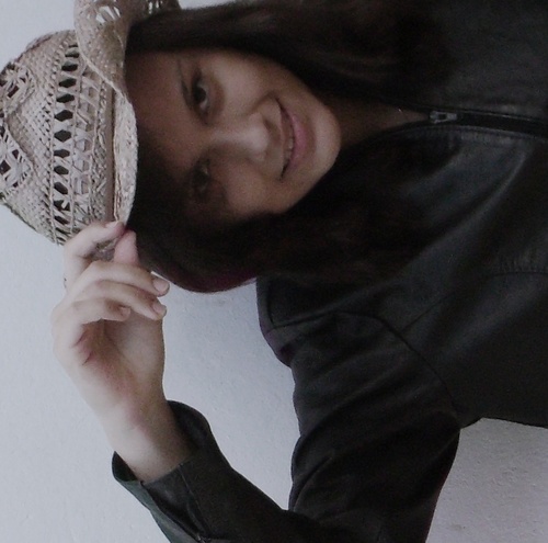 Vivo sem medo de errar e ser muito feliz =) A regra é: Destrua tudo o que destrói você.Gusttavetes for life. ♥ ask for a follow. :)