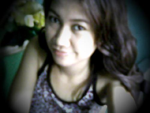 simple lng,not good looking pero carry nman titigan.. ehehe. funny,adventurous..and so on...