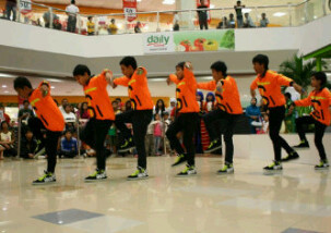 WEARESPECIAL! Shuffle Dance from Indonesia For booking: Leader @FranklinJoner. CP : +6282110876035 (icent)