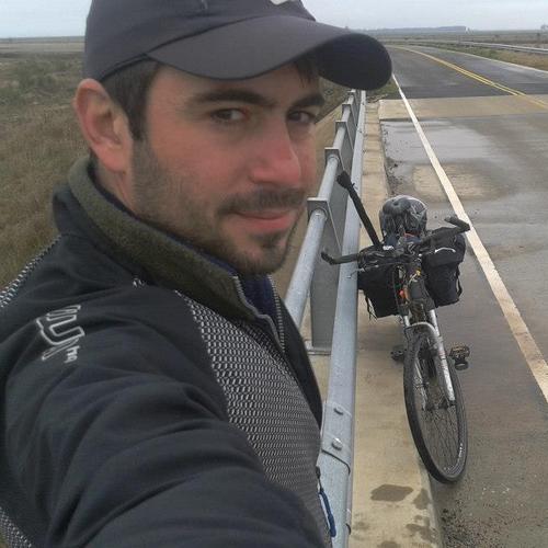 Trabajador del Subte AGTSyP (taller Rancagua). Me gusta cocinar, la pesca y el cicloturismo. Fana del Club Atlético Independiente.