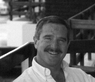 Pasiones: amigos, asado, Rugby, Golf, el campo, agronegocios, economía y política; en ese orden.