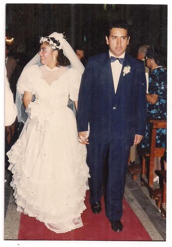 Nací en Chimbote, Perú, el 07 de Junio de 1961, estudié en el Colegio Guadalupe de Lima,soy empresario, economista, Maestro en finanzas, candidato a Doctor.