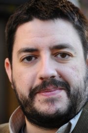 Pedroteño y manchego de cuna. De variada formación academica, y con pocas aficiones; la lectura, el cine y la buena conversación socrática.