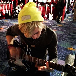 14.So call me Jen! Im just loving the best band r5 ! In love with @rossr5 . #belieber #twfanmily ...