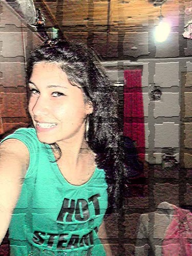 bueno  yo  soy tami... bue...  jajaj  y  me hice twitter porque todos tienen ja ... estudio y soy promotora