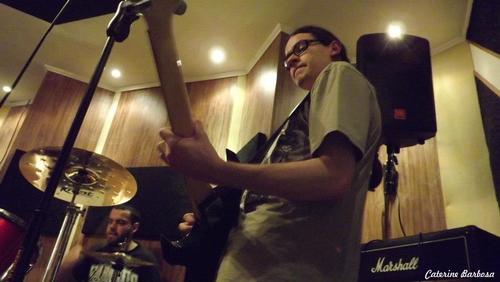 EX-Guitarrista da @eiffelrock , AGORA BATERISTA UAHUAHA...Cristão independente de religiões, nerd...multi-uso em bandas de roadie a musico