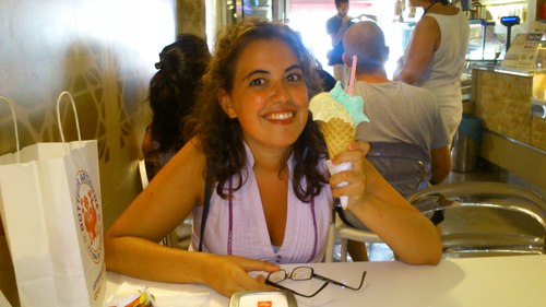 ALauraMT's profile picture. 