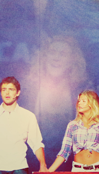 ¿ Ellos ? Son toda mi felicidad .
Los que sueñan son felices hasta el FIN { 31-01 - 19-02 
20-5 24-7 } ♥