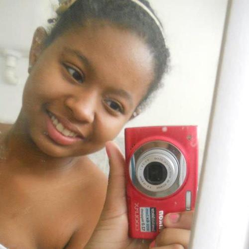 Oi,sou Evelin tenho 13 anos..Moro em São Gonçalo & Se puder me segue ai poouxan rs' :* *-*