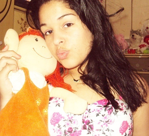 Gremista , Canceriana , 15 Anos , Sincera , Filha da @fefe_tuda fãn da @MileyCyrus .Sou do tipo que se magoa até pelo jeito que a pessoa Fala Comigo .