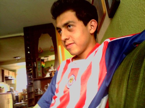 Comunicólogo. Chivas y Real Madrid. Enamorado de Queen. Hablo hasta por los codos de futbol. Actualmente trabajando en un sueño llamado @LaBanca_MX_