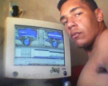 Sou DJ estou no começo mais quero Chegar ao Auge da fama por favor curtam meu blog la: http://t.co/0T73bJiaR9