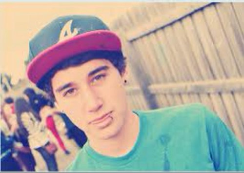 LukeBrooksFake's profile picture. im luke brooks. im awesome. RP,FL taken by @sparklyfaux