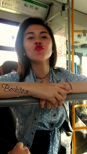 Me llamo Lucy, soy Belieber y Directioner 3 en especial Amo a zayn, tengo 15 años, soy tierna, simpatica (: