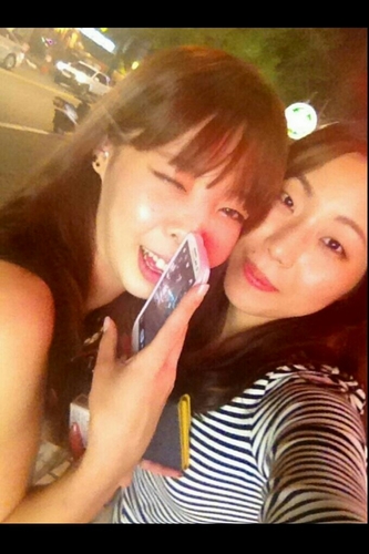 안녕하세요~24살김선영이구요
노래듣는걸 좋아한답니다
잘부탁드려요~~~^^
