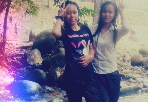 Taken 100% ♥ milik kitaa , jangan kacau hubungan kami yg sweet-rock niey :)