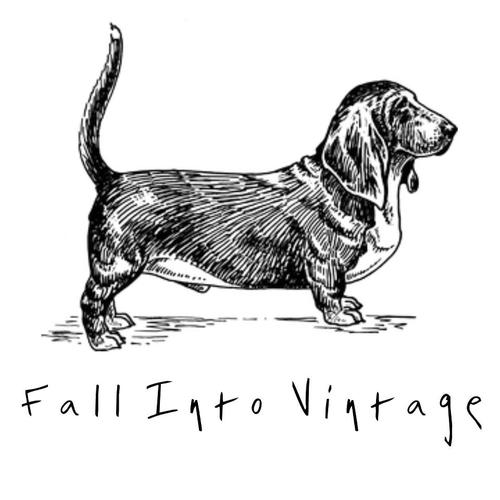 FallIntoVintage's profile picture. Facebook: Fall Into Vintage
Instagram: fall_into_vintage
To purchase items, please DM on Twitter, or message on Facebook.