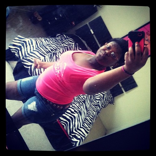: SHYTEE ANYTHiNG YEUU NEEd TEWHH DEWW iSX F0LL0W MiE 0HN TWiTTER !   THiS SHOULD GET YAH STARTED iHM FUNN ! Nd i SM0KE L0UD ALL DAYY