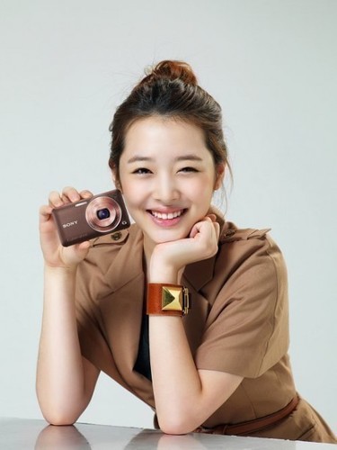 VRP of @KBadai_RP | 1/5 member of F(x) |Actress | Single