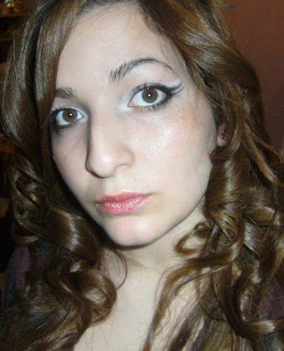 Amo il make up..ma la mia passione più grande è il canto ;)