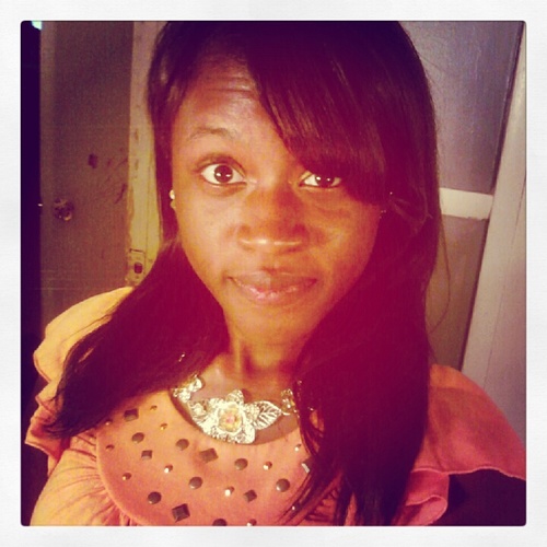 College ladi ,i stay on my business,independent,and thinkn positive..I love to laugh n enjoy life