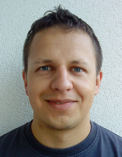 UX/UI Designer s vášňov pre čistý, jednoduchý a funkčný design.  Pracujem pre @ferratumgroup