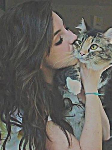 Describirme en menos de 160 palabras, imposible.    Hi guys follow me! Belieber Directioner Mixer Lovatic  
& Sounder I'm 14 Sigueme
