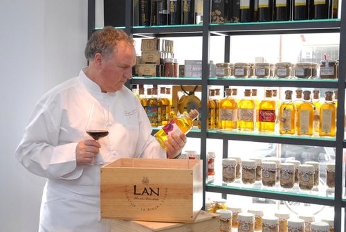 Cocinero. Empresario gastronómico. apostando por la cocina tradicional y Mediterránea.