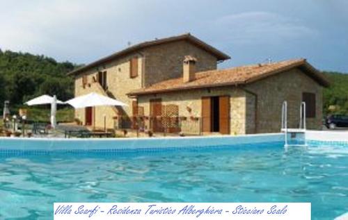 La Residenza Turistico Alberghiera Villa Scarfi nasce in una antica casa colonica in pietra di fine '800 / inizio '900 recentemente ristrutturata