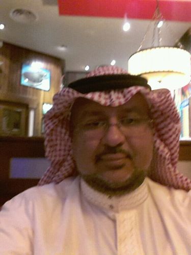 انسان بسيط ....يسعي ويبحث وراء سمو المباديء  والأفكار الناضجة