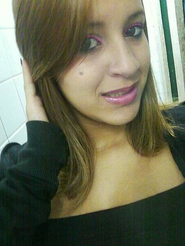 , Ame o que voçê ttem , anttes que a vida lhe insine , a amar o que voçê perdeu !* , segue - @gatinhakaren15 , sigo de voltta (: