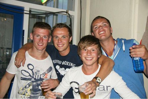 AvvvZ's profile picture. 