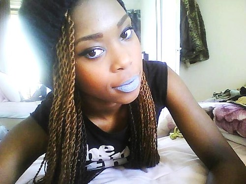 Im not the Usual BIRD (-_-)... Fun to be around with, Loving ,Up for Adventures... FASHION LOVER ! TWEET AHEAD !!