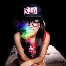 Vcs riem d mim por eu ser diferente e eu fiko rindo d vcs por serem todos iguais :D