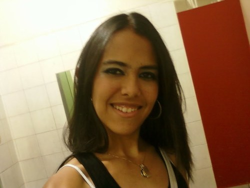 sou alegre e extrovertida basta me conhece pra ve q sou adoravel......