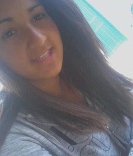 simplesmente:tenho qem me ature,si vc n gosta de mim eu tb n gosto de vc,amoo minhas ammgs,@ soou chata,ciumenta,e causo memo to nem ligada :)