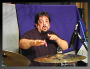 Soy de Puerto Rico. Toco los timbales todos los días. Comencé a tocar cuando tenía siete años. Trabajo en Berklee, la escuala de música en Boston, MA.
