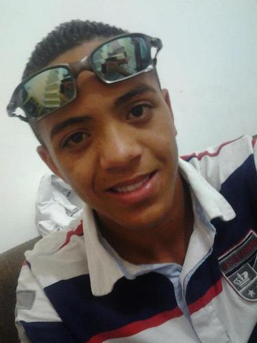 Um olhar profundo, e um sorriso puro e verdadeiro . quer saber mais ? siga-me os bons @_Didazs :P