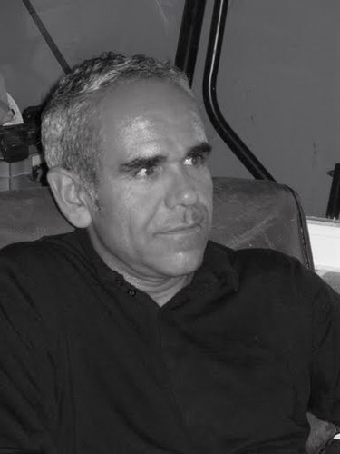 Né en 1962 d'une fratrie de 4 enfants, ai un parcours universitaire en gestion-économie pour marier écriture et culture tout au long de ma vie professlonnelle,