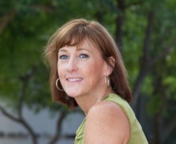 Marketing & Business Strategy Consultant, travel junkie, dog lover, triathlete, and general perpetual motion machine.