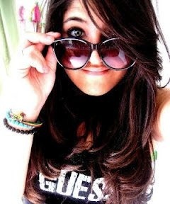 Menina tímida, tem vergonha de tudo. Com os amigos, ela é a pessoa mais boba do mundo. Quando gosta de alguém, é insegura. É ciumenta até demais.