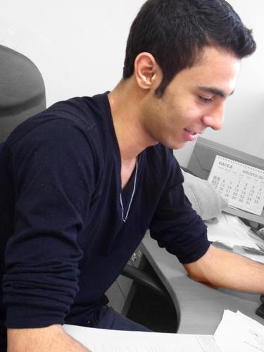 Designer, Web Designer, Estudante, Amigos, Futebol, Música, Humor, Chocolate,Piadas e Príncipe da @_MaAngel *-*