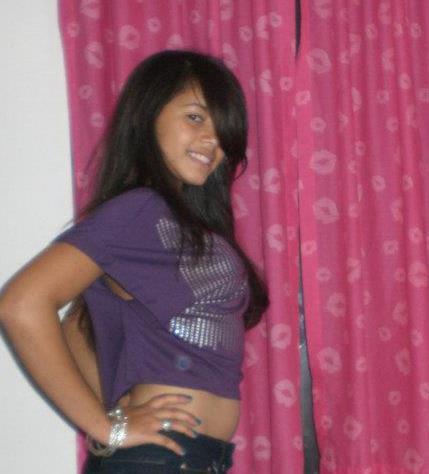 Sociable, directa , amo los Hershey's , primero Dios, familia y amigos... Just Follow me si quieres...