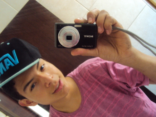 SE A VIDA LHE SORRIR....SORRIA SE LHE MAGOAR...CHORE SE LHE DER UM AMOR...AME-O SE LHE TIRAR...ESQUEÇA-O POIS ISTO É A VIDA ISTO É VIVER...