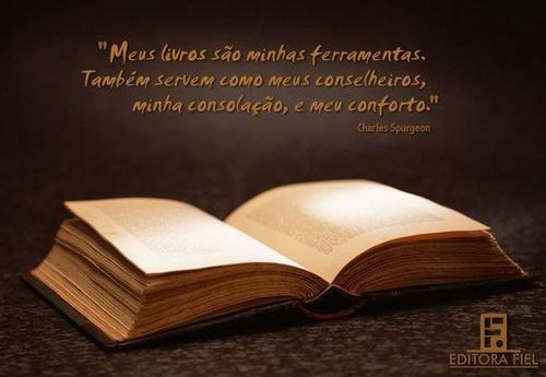 Não gosto de me definir, prefiro que os outros o faça, mas sei que as coisas que mais gosto de fazer são : servir a Deus, estudar e estar ao lado de quem amo.